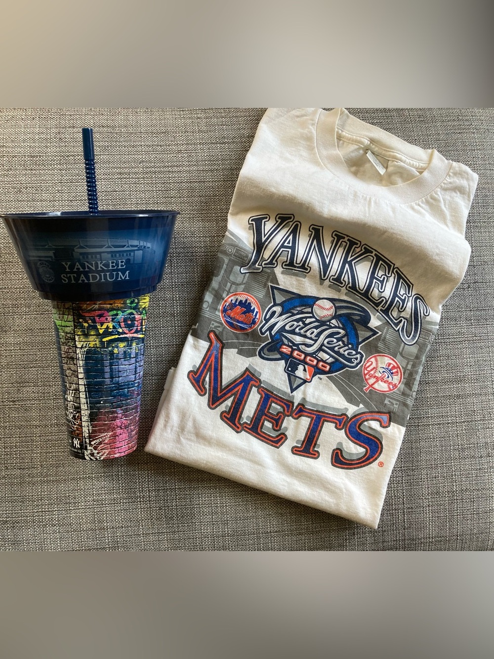NY Yankees vs Mets World Series 2000 T-Shirt, Youth Size Large